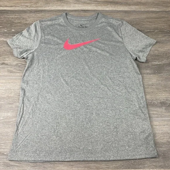 NIKE Training Essential Swoosh T-Shirt Women's Grey SIZE‎ M - FQ4975 - Picture 2 of 9